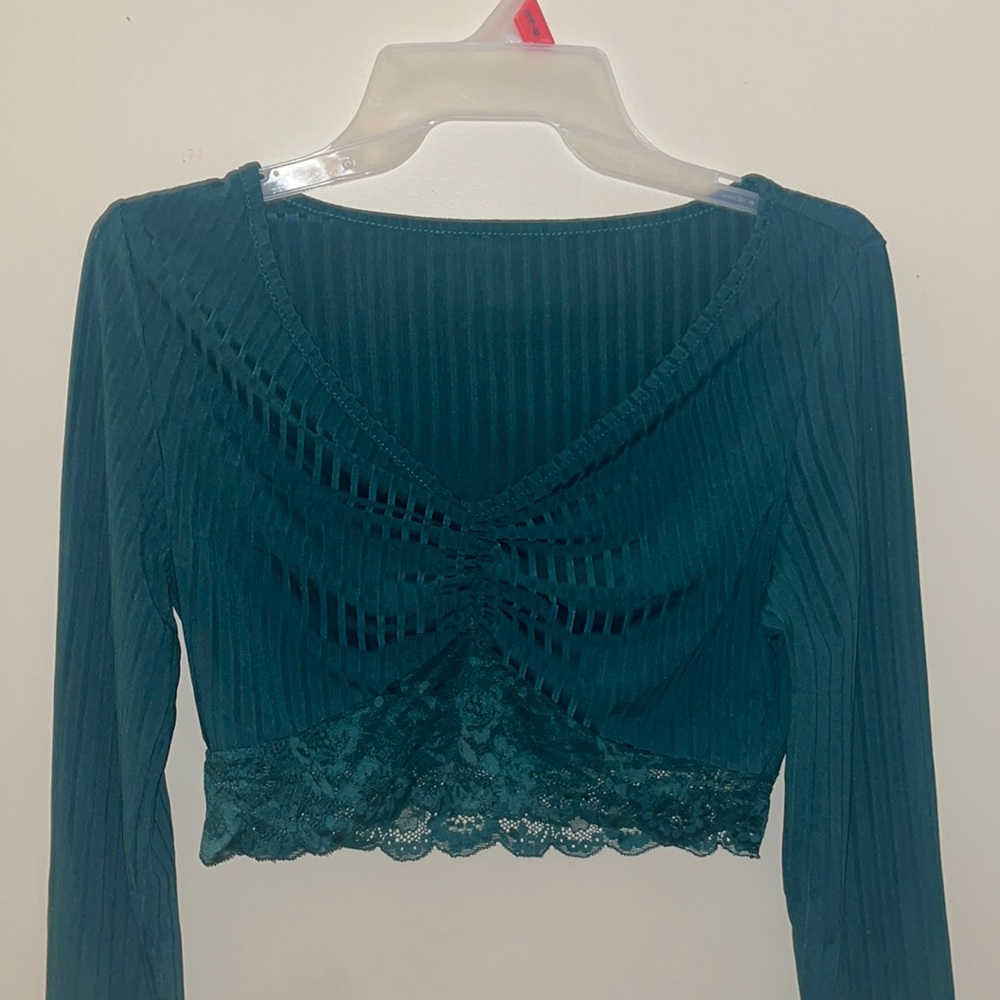 Green Long Sleeve Lace Crop Top